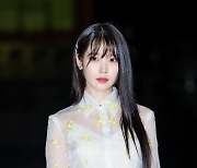 아이유,'어둠 밝히는 청초한 눈빛' [사진]