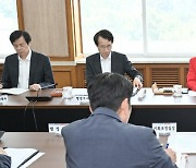 홍준표 대구시장, TK신공항 건설 '속도전' 주문