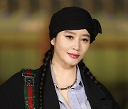 [포토] 김혜수 '오늘 패션 어때요?'