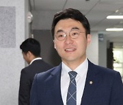 "지난달 상임위 동안 0.99개 거래했다"는 김남국···실제 거래량 2500여개 추정