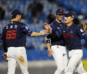 [ST포토] 롯데, 연장 접전끝에 3-1 승