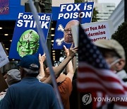 USA FOX TV PROTEST