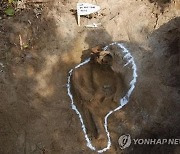 국방부, 대전서 전사자 유해발굴 설명회…발굴 유품도 전시