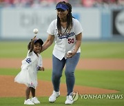 Twins Dodgers Baseball