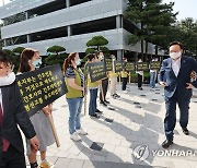 조규홍 장관 앞에서 간호법 거부권 규탄하는 간호사들