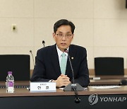 인사말 하는 한훈 통계청장