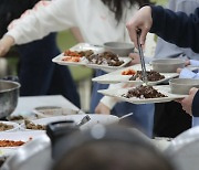 칼국수 8천원 시대…외식물가 고공행진 언제까지