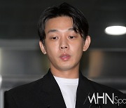 유아인, 취재진과 술래잡기 끝 출석해 밤샘 조사 마쳐...구속 절차 밟나