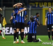 인터 밀란, 13년 만에 UCL 결승 진출…AC밀란 1‧2차전 합계 3-0 제압