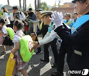 윤희근 경찰청장 "노란색 횡단보도·방호울타리 등 어린이보호 강화"