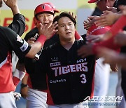 [포토] 김선빈 최형우 '오늘도 승리를'