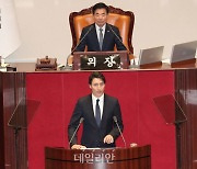 국회에서 연설하는 트뤼도 캐나다 총리