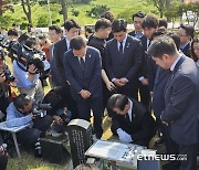 이재명, 광주 민주열사묘역 백남기·이한열·배은심 묘 참배