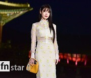 [포토] 아이유, '고궁을 배경으로'