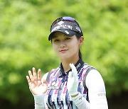 '간절한 마음의' 박현경, 두산매치플레이 첫날 김해림 상대로 압승 [KLPGA]