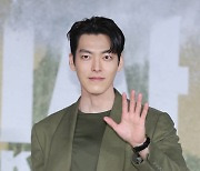 [RE스타] ‘택배기사’로 건강히 돌아온 김우빈, 이젠 날아오를 시간