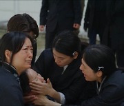 가부장제 꼬집고 노란장판 들추고…칸 입성한 ‘학생감독’ 서정미·황혜인