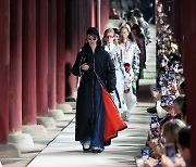 Gucci holds Asia’s first cruise collection show at Seoul royal palace