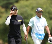 '신예 장타자 ' 방신실, KLPGA 매치플레이 첫날 지난 해 챔프 홍정민에 역전승