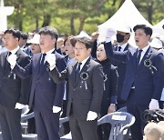 강기정 광주시장 "국가보고서에 발포책임자·암매장·성폭행범죄 진실 낱낱이 담겨야"