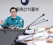 철저한 구제역 방역 주문하는 정황근 장관