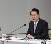 尹 "글로벌 중추 국가 위상 맞는 이주민 정책 필요"(종합)