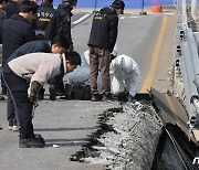 성남시, '장마 대비' 탄천변 17개 교량 하부 보행통로 보강공사