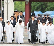 2년째 광주 5·18 기념식 찾은 尹...“오월의 정신은 자유민주주의 그 자체, 반드시 계승해야”(종합)