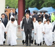 윤 대통령 "오월 정신 아래 우리는 하나"… 5·18 기념식 참석