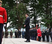 Canada and Korea pay respect