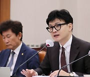 한동훈 “민주당발 가짜뉴스, 이제 김의겸 대신 박찬대 의원이 담당하나”