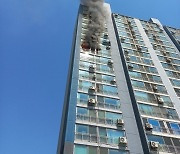 인천 아파트 12층서 화재…입주민 수십명 대피