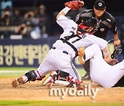 [MD포토] 강백호 태그아웃 시키는 박동원 '완벽하게'