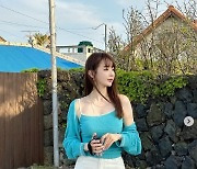 강민경, 가녀린 어깨까지 뽀얗다…청순미 폭발