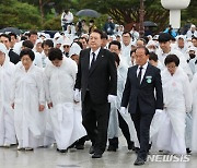 5·18민주화운동 기념식 입장하는 윤석열 대통령