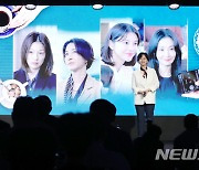 신작 콘텐츠 소개하는 김철연 대표