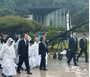 尹대통령 2년 연속 5·18 기념식 참석…노무현·문재인 이어 세 번째