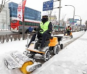 용인시, 겨울 '보행로 제설기' 제설평가 31개 시·군 최우수