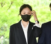 [ST포토] 남태현과 함께 영장실질심사 받는 서민재