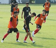 뽑고 싶은 선수가 너무 많아…황선홍호, 포지션마다 격전지 '경쟁 아우성'