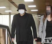 [TD포토] 변호사와 함께 항소심 공판 출석 하는 돈스파이크