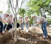 대한항공, '스카이패스 숲' 조성 위한 나무 심기 행사 진행