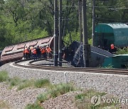 크림반도서 폭발의심 열차 탈선사고…러 "제3자 개입 탓"