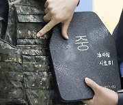 ‘뚫리는 방탄복’인데… 軍, 100억 주고 5만벌 샀다