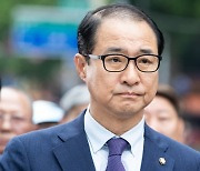 '돈봉투 의혹' 현역의원 첫 조사…이성만 오늘 檢 출석