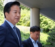 노웅래, '뇌물 수수' 첫 재판 출석…"검찰 주장 전혀 사실 아냐" [종합]