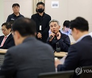 답변하는 장현국 위메이드 대표