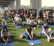 머릿속 비우는 일상의 쉼표…한강서 ‘멍 때리기’ 열전