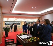 獨 총리 사로잡은 디테일…'파독 간호사' 노은님 작가 그림