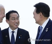 민주당 "윤 대통령, G7서 엑스트라 전락"